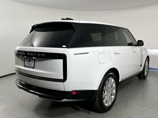 2025 Land Rover Range Rover P400 SE