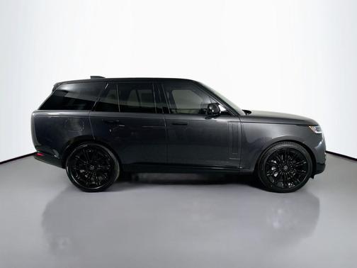 2025 Land Rover Range Rover P530 SE