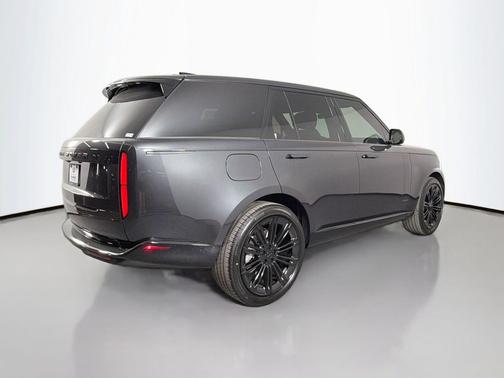 2026 Land Rover Range Rover P530 SE