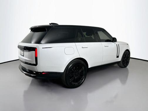 2026 Land Rover Range Rover P530 SE