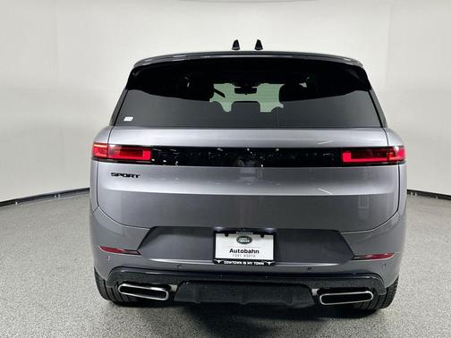 2025 Land Rover Range Rover Sport SE