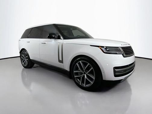 2026 Land Rover Range Rover P550e SE