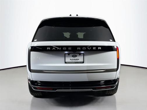 Fuji White 2026 Land Rover Range Rover P550e SE