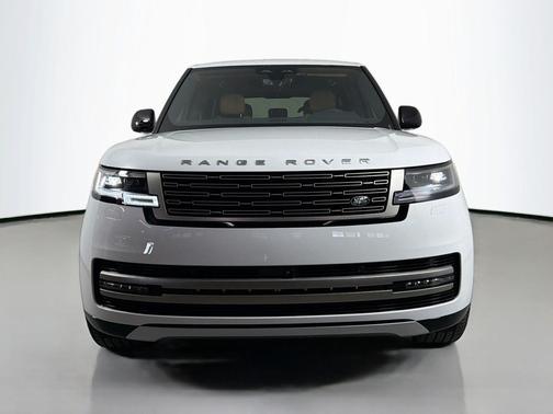2026 Land Rover Range Rover P550e SE