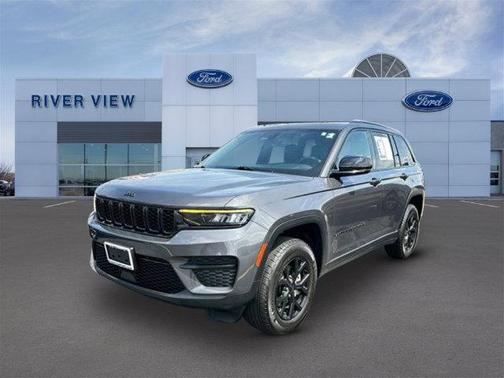 Metallic 2024 Jeep Grand Cherokee Laredo