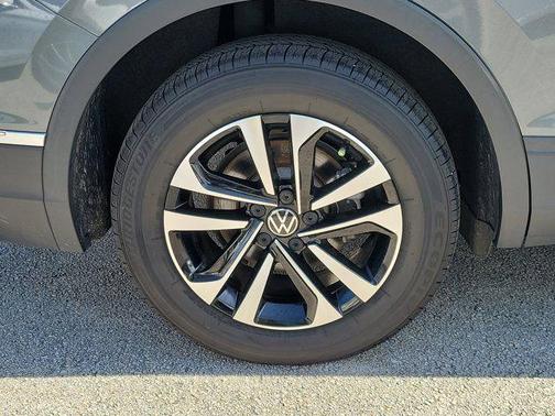 Platinum Gray Metallic 2023 Volkswagen Tiguan 2.0T S
