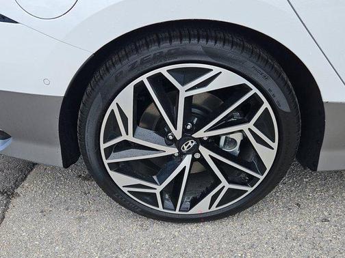 2025 Hyundai IONIQ 6 Limited