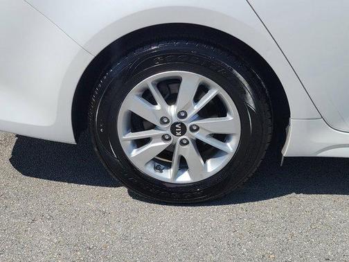 Snow White Pearl 2016 Kia Optima LX