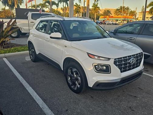 2020 Hyundai VENUE SEL