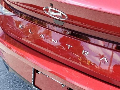 2023 Hyundai ELANTRA SE