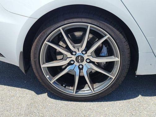 Uyuni White 2026 Genesis G70 2.5T