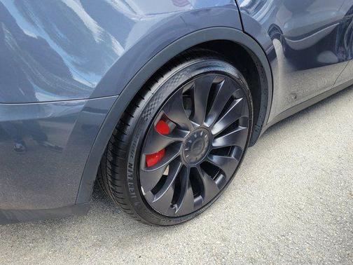 Midnight Silver Metallic 2023 Tesla Model Y Performance