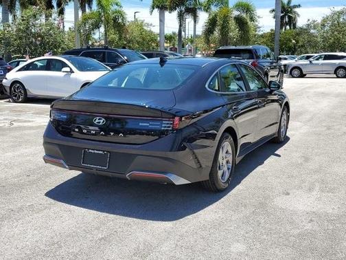 2025 Hyundai SONATA SE