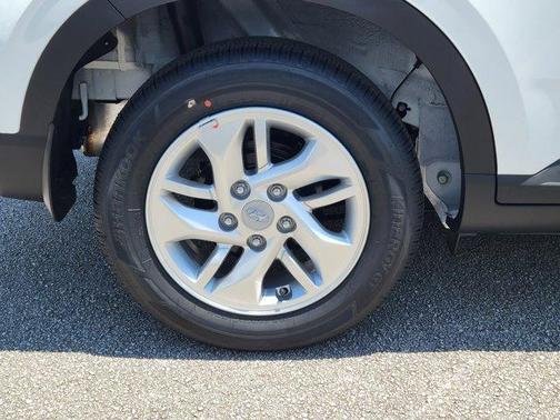 Lunar White 2026 Hyundai VENUE SE