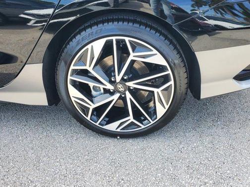 2025 Hyundai IONIQ 6 SEL