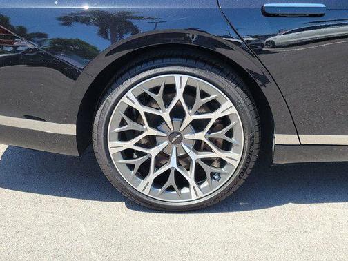 Vik Black 2025 Genesis G90 3.5T e-SC