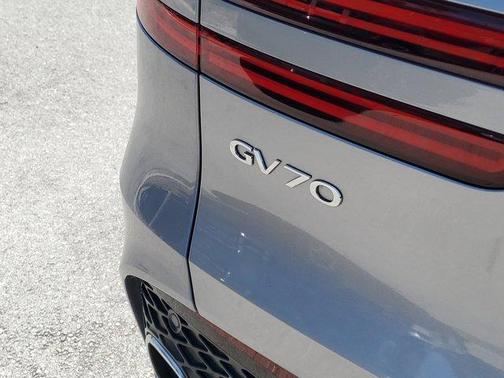 2022 Genesis GV70 2.5T