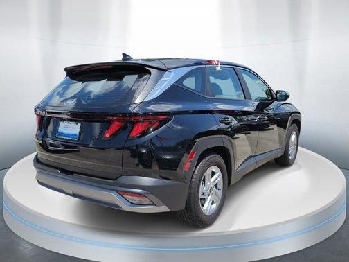 Phantom Black 2026 Hyundai TUCSON SE