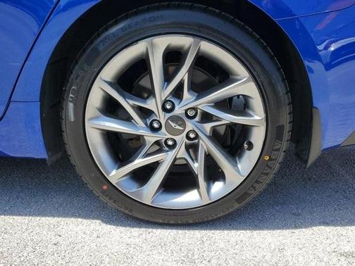 2022 Genesis G70 2.0T