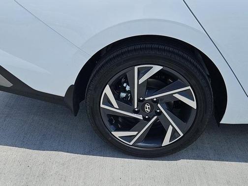 2025 Hyundai ELANTRA HEV SEL Sport