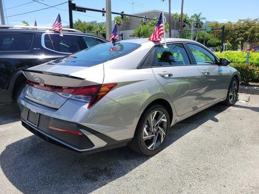 Metal 2025 Hyundai ELANTRA SEL Sport