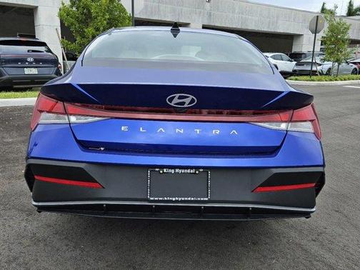 2025 Hyundai ELANTRA SE