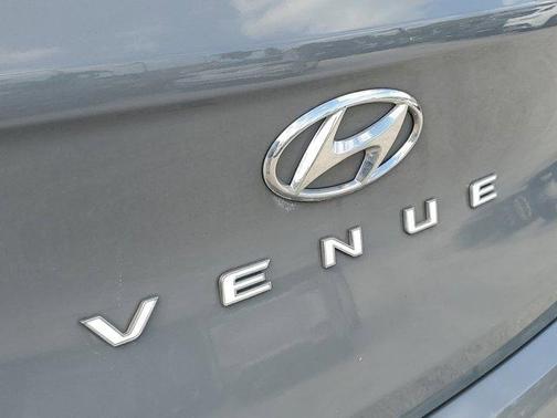 2022 Hyundai VENUE SE
