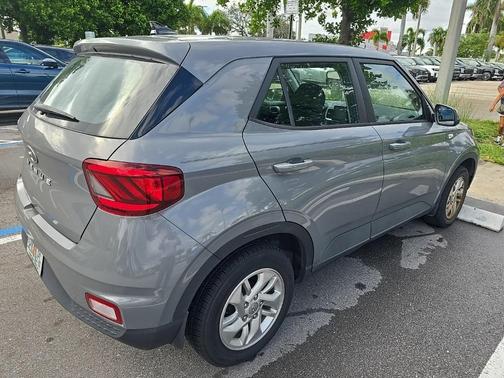 2022 Hyundai VENUE SE