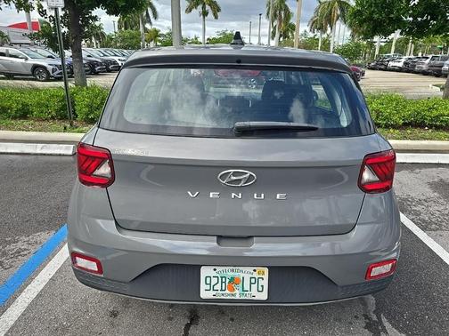 2022 Hyundai VENUE SE