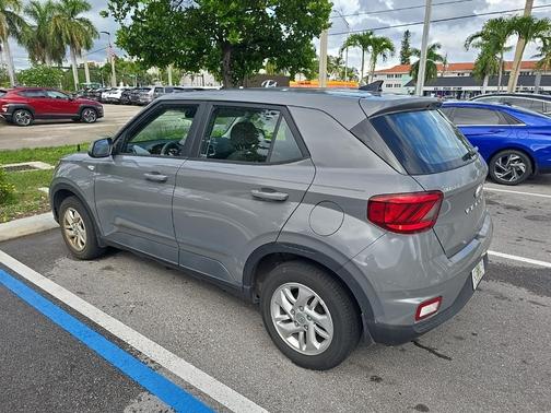 2022 Hyundai VENUE SE