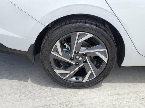 2025 Hyundai ELANTRA HEV SEL Sport