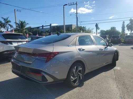 2025 Hyundai ELANTRA SEL Convenience