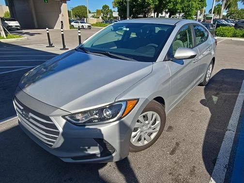 2018 Hyundai ELANTRA SE