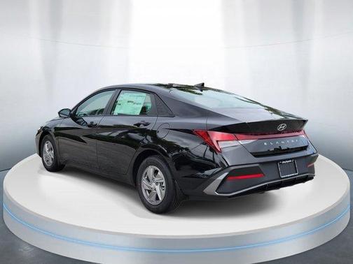 Black 2026 Hyundai ELANTRA SE