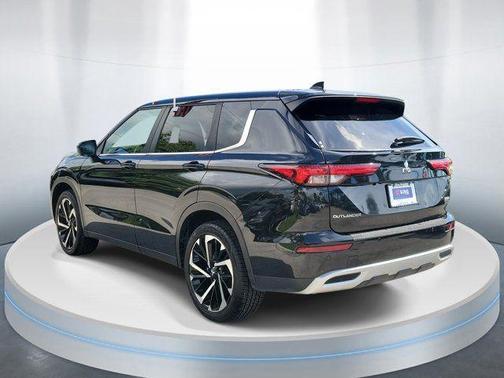 Black Diamond 2024 Mitsubishi Outlander SE