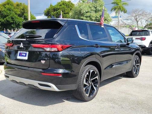 Black Diamond 2024 Mitsubishi Outlander SE