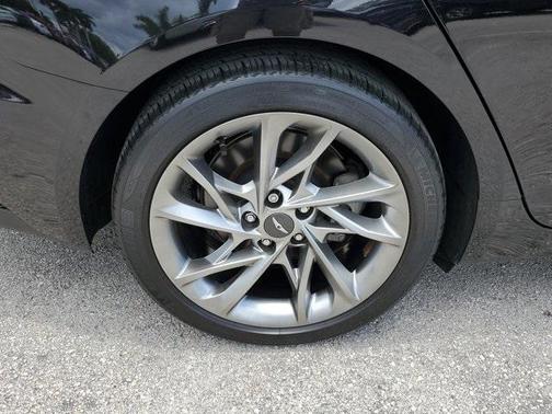 2022 Genesis G70 2.0T