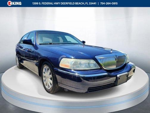 Dark Blue Pearl Metallic 2011 Lincoln Town Car Signature Limited
