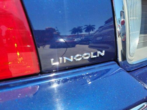 Dark Blue Pearl Metallic 2011 Lincoln Town Car Signature Limited