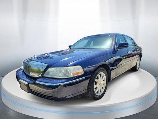 Dark Blue Pearl Metallic 2011 Lincoln Town Car Signature Limited