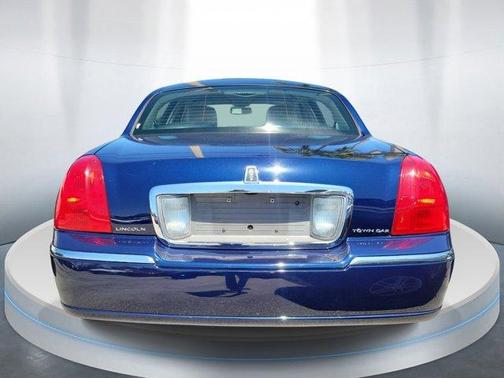 Dark Blue Pearl Metallic 2011 Lincoln Town Car Signature Limited