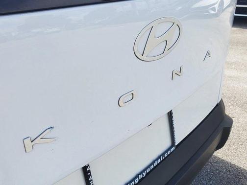 2025 Hyundai KONA SE