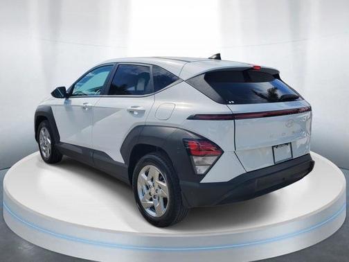 2025 Hyundai KONA SE