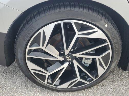 2025 Hyundai IONIQ 6 SEL