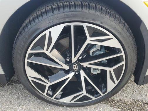 2025 Hyundai IONIQ 6 SEL