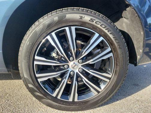 2022 Volvo XC60 B5 Inscription
