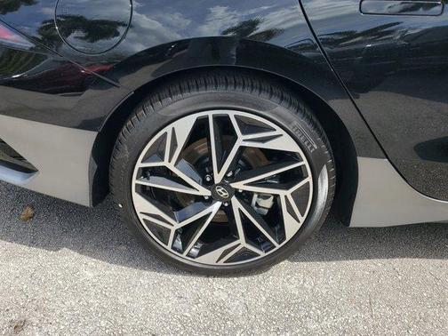 2025 Hyundai IONIQ 6 SEL