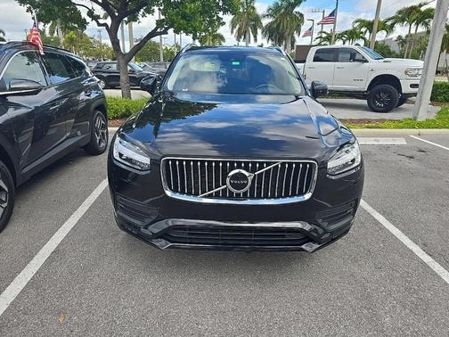 2022 Volvo XC90 T6 Momentum 7 Passenger