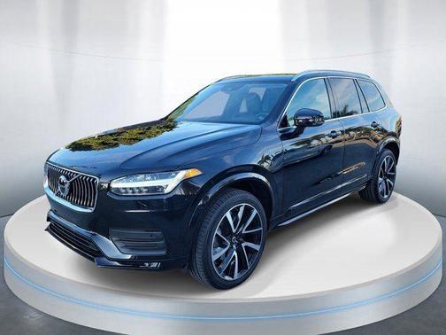 2022 Volvo XC90 T6 Momentum