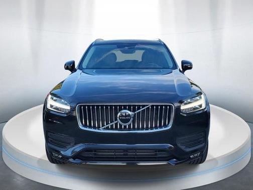 2022 Volvo XC90 T6 Momentum